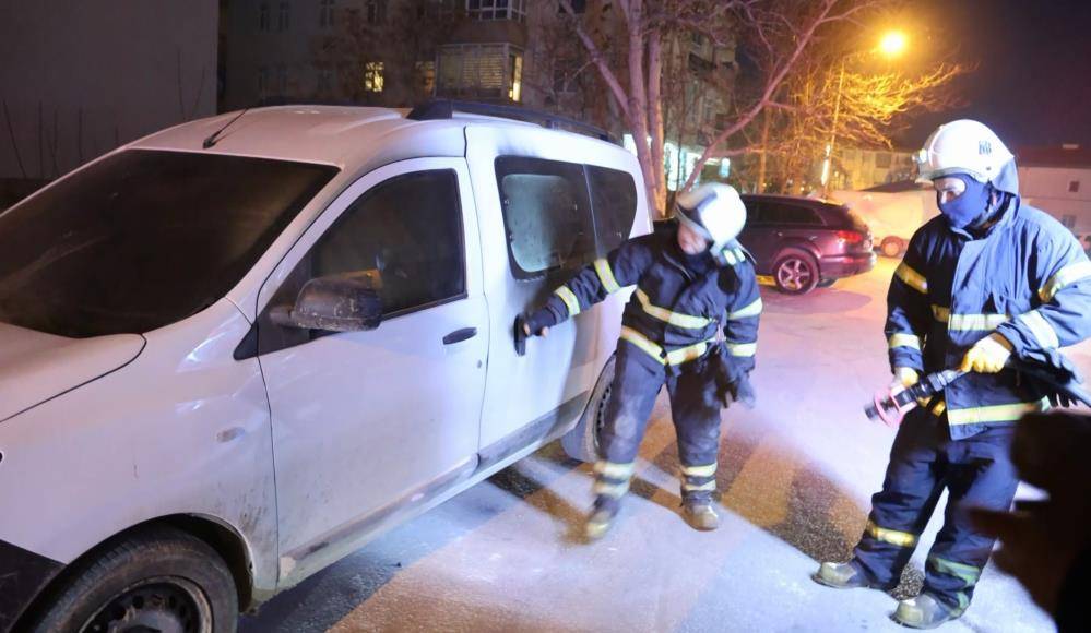 Araç yangınında itfaiye eri ve kameramanın ölümden döndüğü an 9